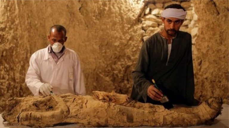 В Луксор намериха мумия и артефакти на 3500 години