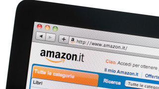 Най голямата платформа за онлайн пазаруване Amazon изобилства от хиляди фалшиви