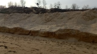 Изградени диги вероятно с тежка техника отново се появяват по