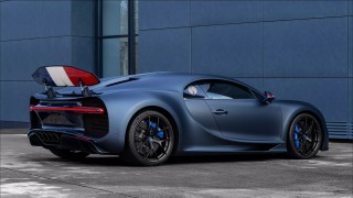 Bugatti отбеляза 110-ия си рожден ден със суперкола във френски цветове