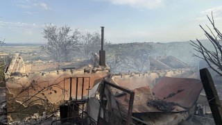 Пожарът във вилна зона край Стара Загора  е локализиран, изгорели са около 20 къщи