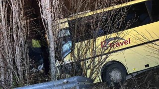 Две версии за тежката катастрофа с автобус край Свиленград