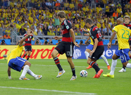 Данте сърдит на съотборниците си в Байерн, подигравали го за знаменитото 1:7