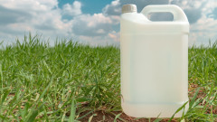 Откриха забранени в ЕС растителни препарати в бус в Хасково