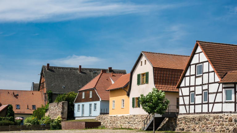 Къща и 1000 евро безусловен доход: как едно германско градче привлича млади хора