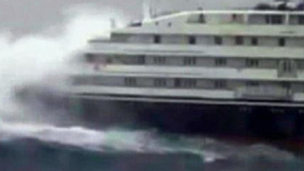 10-метрова вълна разруши круизен кораб