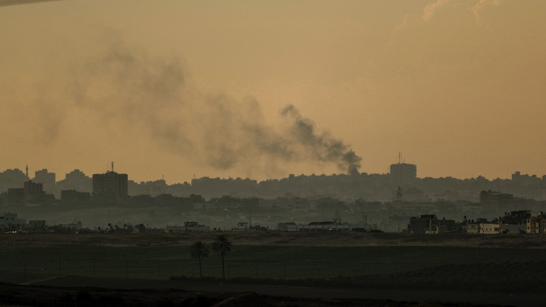 Израел удари Хамас, спря парите за Газа от Катар 