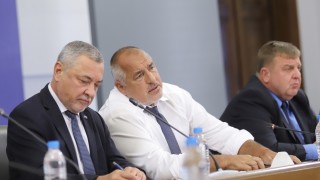 Съмнителни са шансовете кабинетът да изкара мандата си докрай въпреки