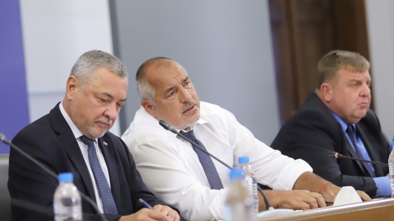 Експерти: Съмнителни са шансовете кабинетът да изкара мандата