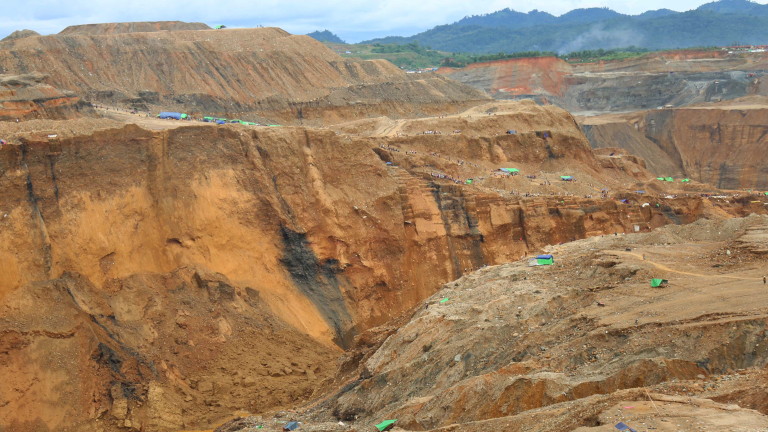 Най-малко 50 души са загинали при срутване на нефритена мина в Мианмар