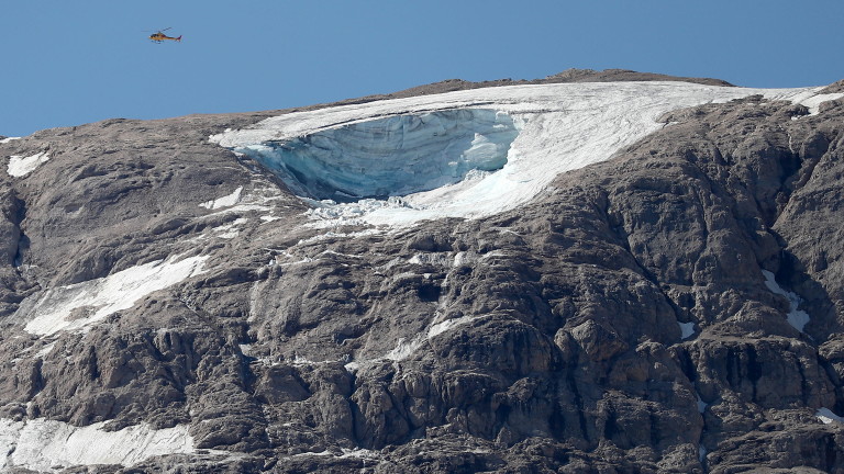 7 загинали и 14 в неизвестност след падането на лавина в италианските Алпи