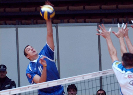 ЕА Патрон победи Олимпиакос с 3:0