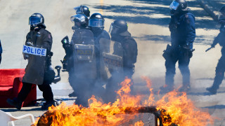 Френски шофьори блокират пътища в страната в протест срещу политика