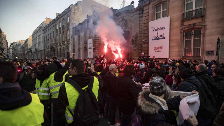409 ранени по време на протестите на "жълтите жилетки" във Франция