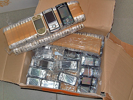 Хванаха фалшиви мобилни телефони на Гюешево