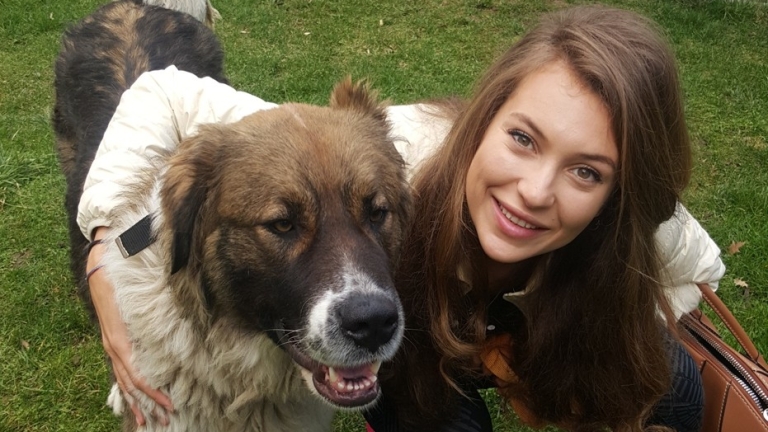 Никол Станкулова спасява бездомни кучета