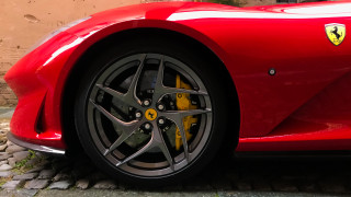 Ferrari представи новия си хибриден автомобил Известната марка зад суперлуксозните