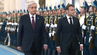Френският президент Еманюел Макрон е в Централна Азия на посещение