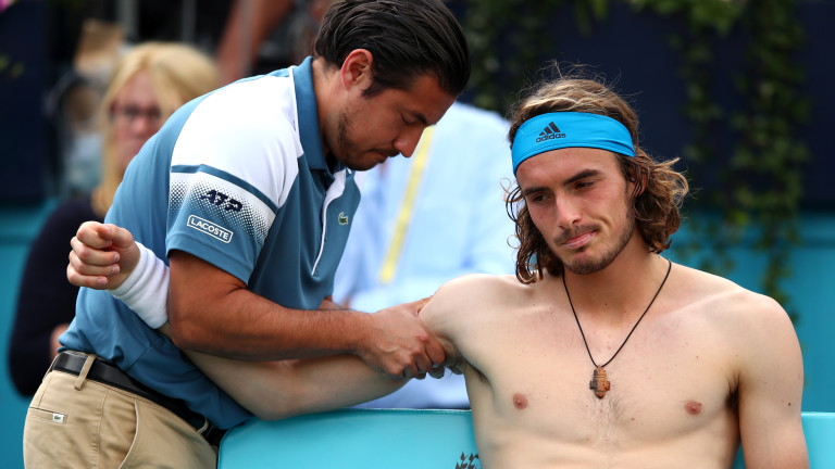 Федерер помогнал на Стефанос Циципас да преодолее трудния момент след провала на "Уимбълдън"