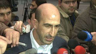 Лечков натиска "червени" да напуснат