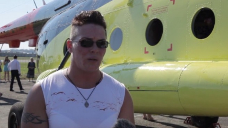 Виж жената, която премести хеликоптер! (ВИДЕО)