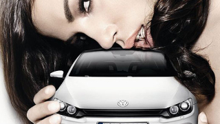 Манекенки направиха фотосесия с Volkswagen Scirocco (галерия и видео)