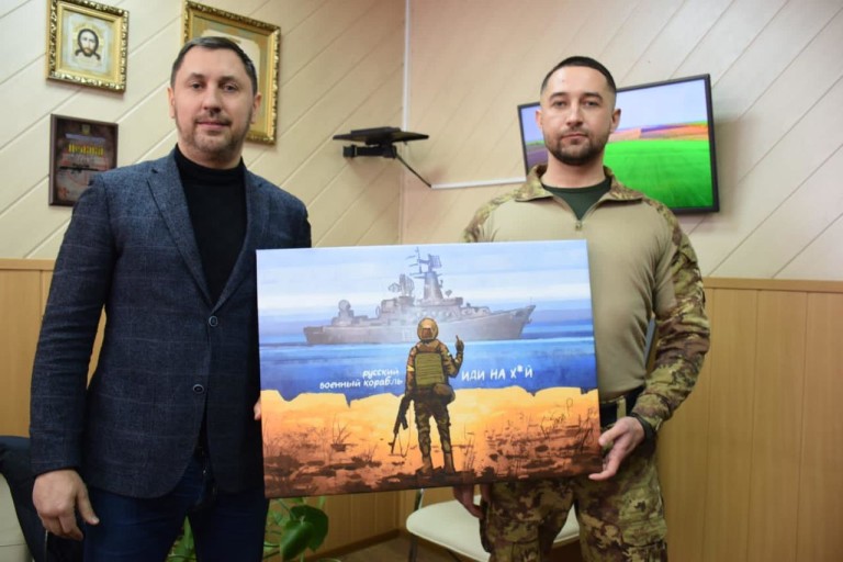 Депутатът Андрий Стрихарский, морският пехотинец Роман Грибов, чиято е знаковата картина с репликата „Руски военен кораб, майната ти“ или „Ррускій воєнний корабль, іді на…“.