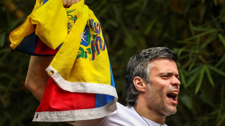 Венецуелски съд вчера издаде заповед за арест на опозиционния политик