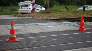 Осем души загинаха в Тайланд след сблъсък на влак с камион