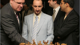 Забраниха на Топалов и Крамник да ползват компютри
