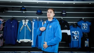 ПФК Левски пусна в продажба тази сутрин новата екипировка на