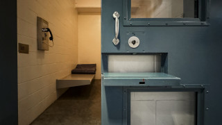 Италия може да освободи до около 10 000 души от