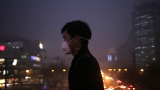 Китаец направи тухла от замърсения въздух