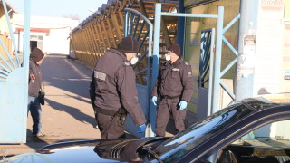 Полиция и здравни власти провеждат специализирана операция на стоков базар