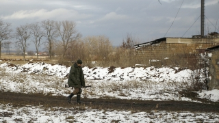 Един войник убит при подновени боеве в Украйна
