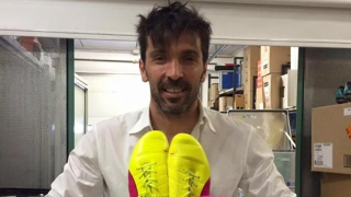 Буфон чака началото на фиестата в Торино