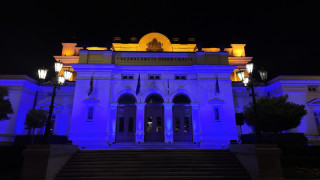 Историческата сграда на българския парламент беше осветена в синьо на