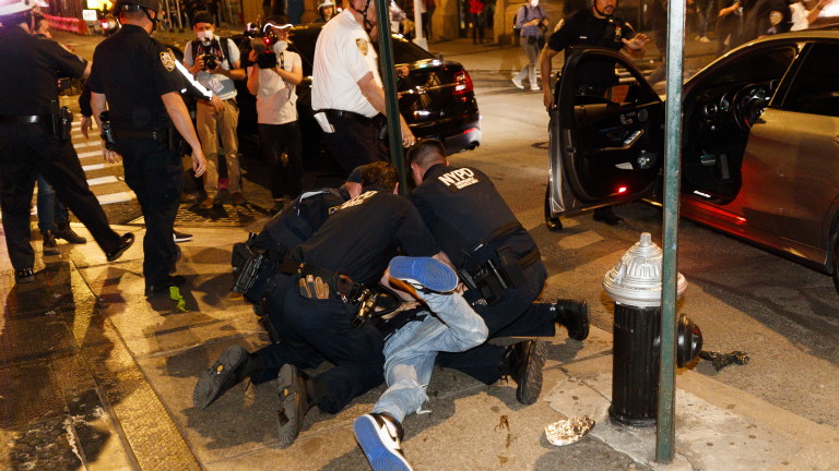 Четвърта поредна нощ на насилствени протести в Ню Йорк. Демонстрациите