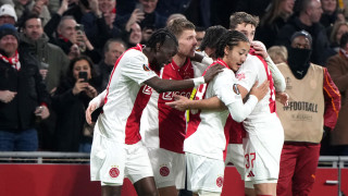 Дейви Клаасен поднови договора си с Аякс съобщават медиите в