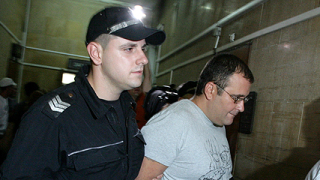 Байков карал жертвата си да лази 4 етажа като червей