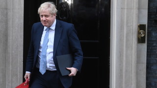 Британският премиер Борис Джонсън се извини за скандала с партитата