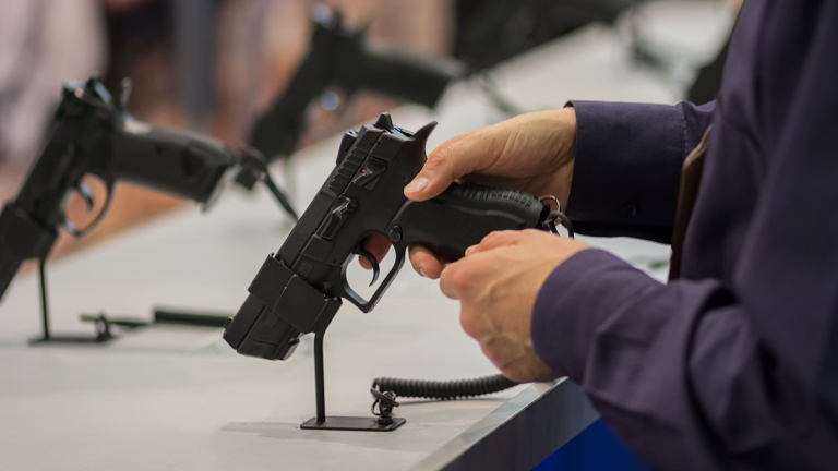Правителството на Канада забрани вноса на пистолети