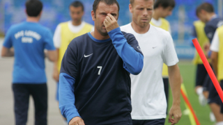 Слори дебютира в неделя, Кривия аут