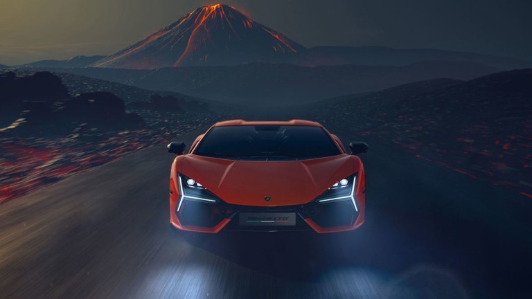Миналата седмица бе особено вълнуваща за почитателите на Lamborghini, защото бе