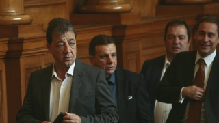 Докога МВР само ще "беседва" с терористите мотористи, недоумява депутат