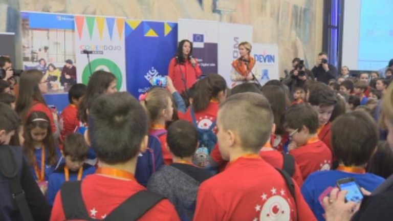 И децата откриха европредседателството, Борисов препоръча ЕС да не обръща гръб на Турция, майката на убития Боби не върва във вината на Росен Ангелов…