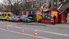 Кола се заби в кебапчийница и рани клиенти в Стара Загора