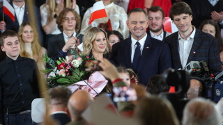 Полската консервативна партия Право и справедливост която се опитва да