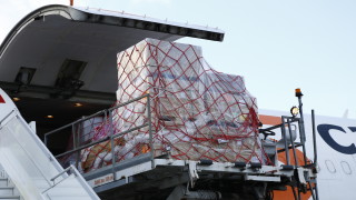 AstraZeneca реже доставките на COVID ваксината, оправда се с проиводствени трудности