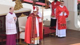 Папата води службата за Цветница